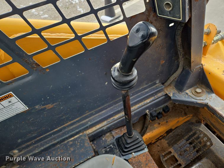 image for item EQ3692 2008 Mustang  2066 skid steer loader