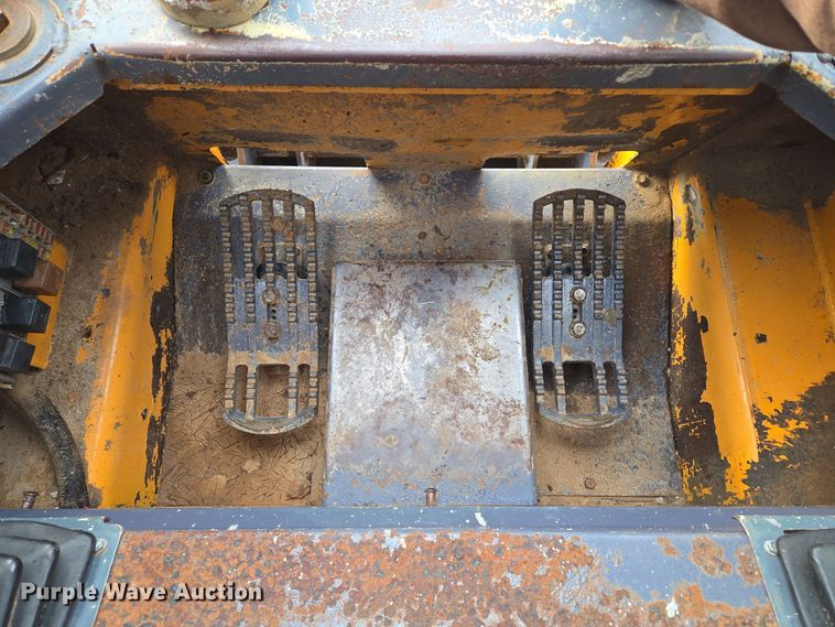 image for item EQ3692 2008 Mustang  2066 skid steer loader