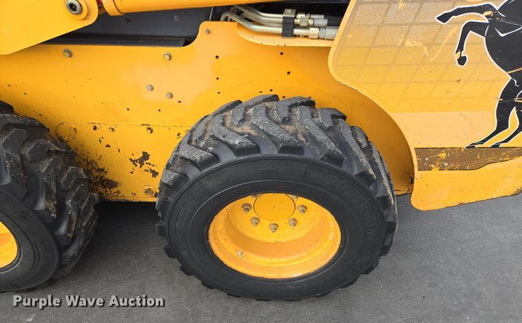 image for item EQ3692 2008 Mustang  2066 skid steer loader