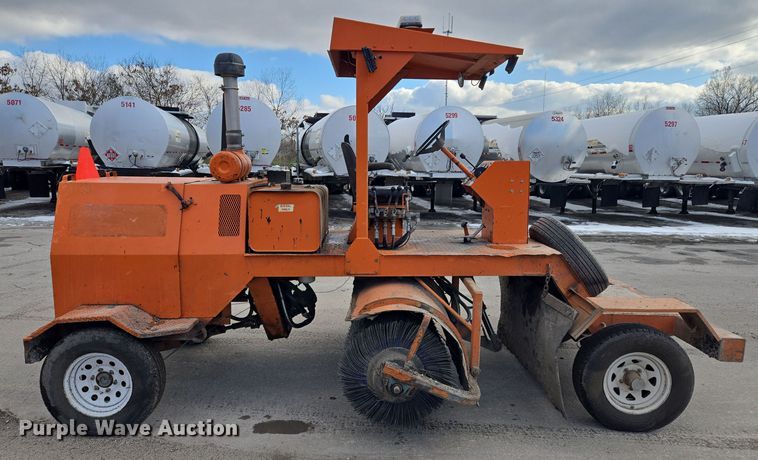 image for item EQ3694 1995 Broce RC300 broom