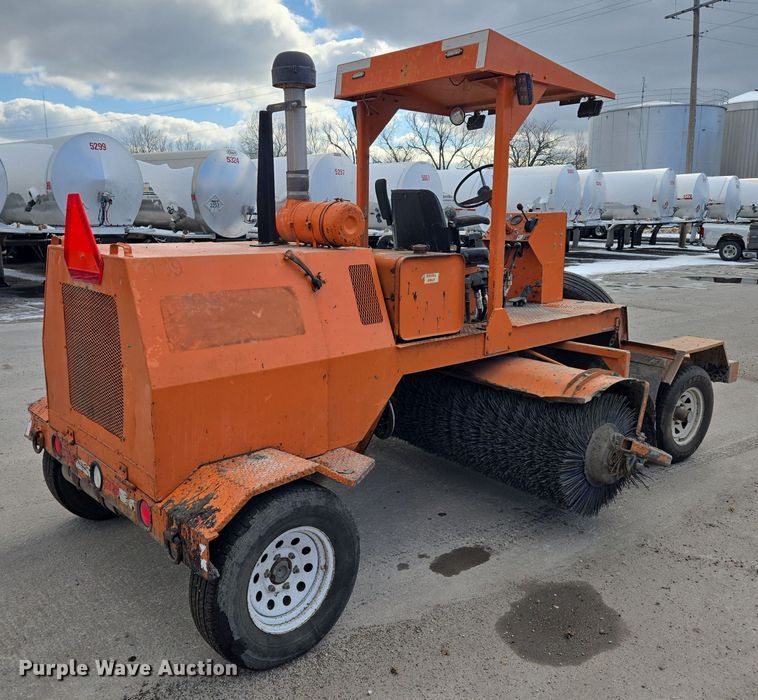 image for item EQ3694 1995 Broce RC300 broom