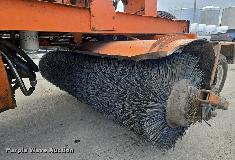 image for item EQ3694 1995 Broce RC300 broom