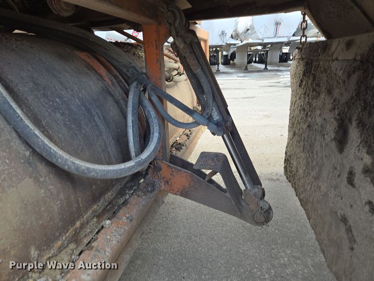 image for item EQ3694 1995 Broce RC300 broom