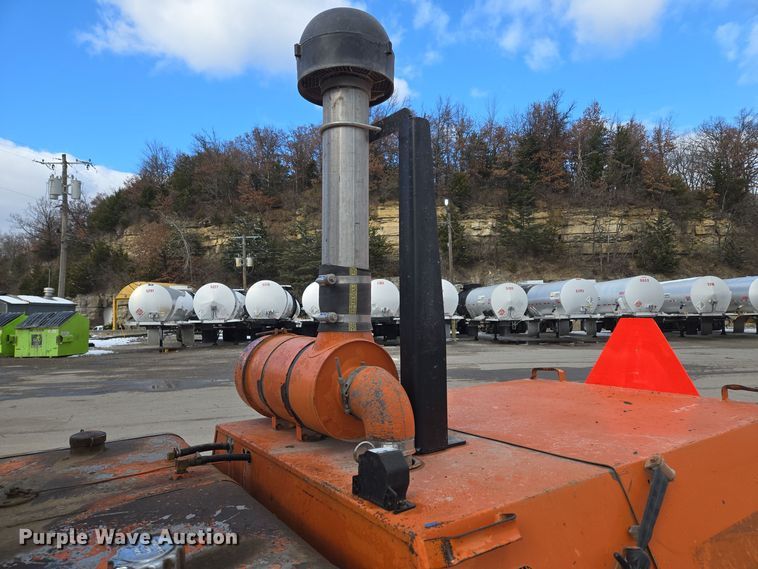 image for item EQ3694 1995 Broce RC300 broom