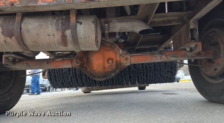 image for item EQ3694 1995 Broce RC300 broom