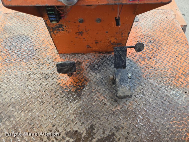 image for item EQ3694 1995 Broce RC300 broom