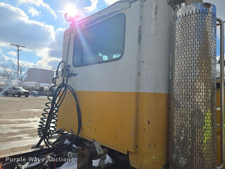 image for item EQ3695 1984 Peterbilt  382 semi truck