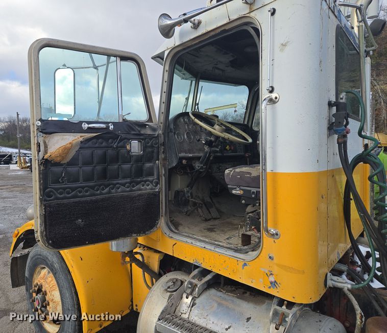 image for item EQ3695 1984 Peterbilt  382 semi truck