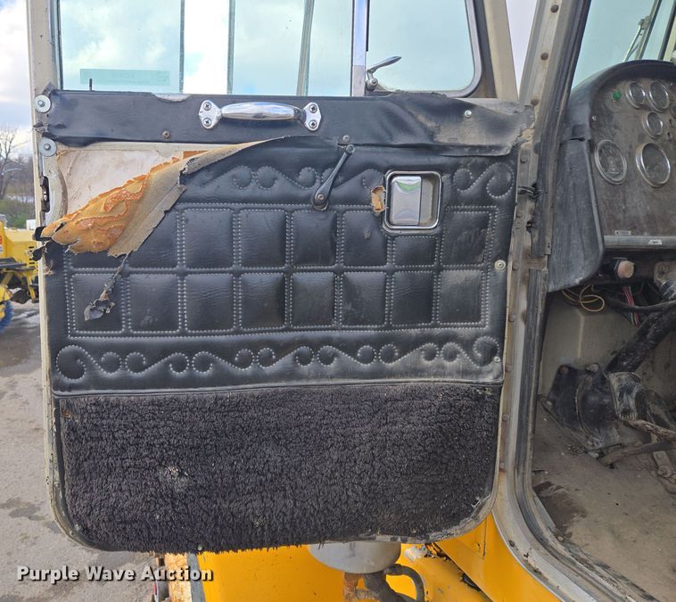 image for item EQ3695 1984 Peterbilt  382 semi truck