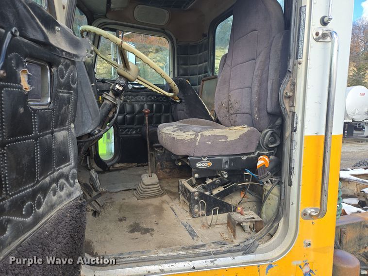 image for item EQ3695 1984 Peterbilt  382 semi truck