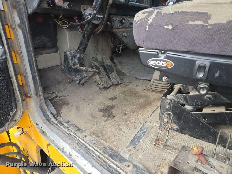 image for item EQ3695 1984 Peterbilt  382 semi truck