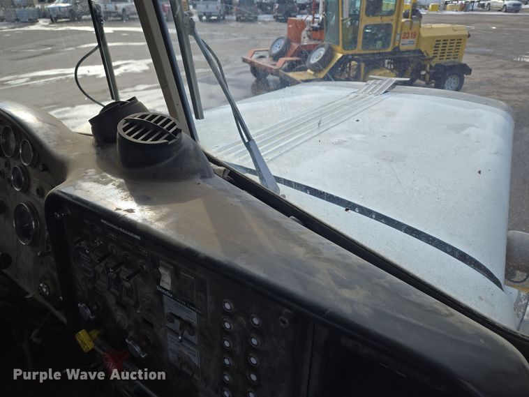 image for item EQ3695 1984 Peterbilt  382 semi truck