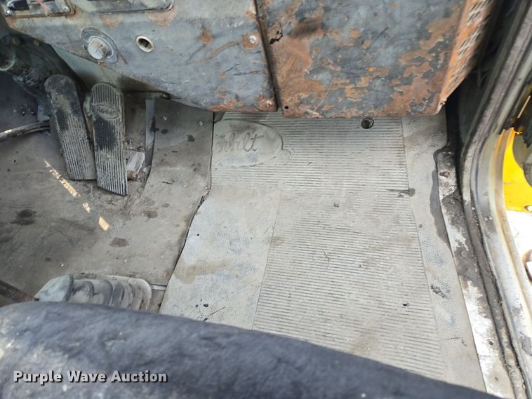 image for item EQ3695 1984 Peterbilt  382 semi truck