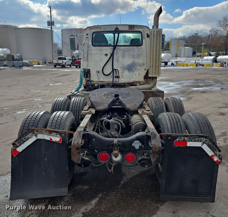 image for item EQ3697 1993 Ford Aeromax  L9000 semi truck