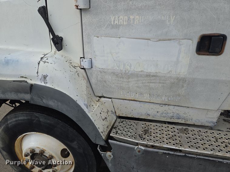 image for item EQ3697 1993 Ford Aeromax  L9000 semi truck