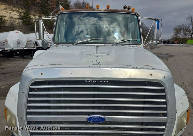 image for item EQ3697 1993 Ford Aeromax  L9000 semi truck