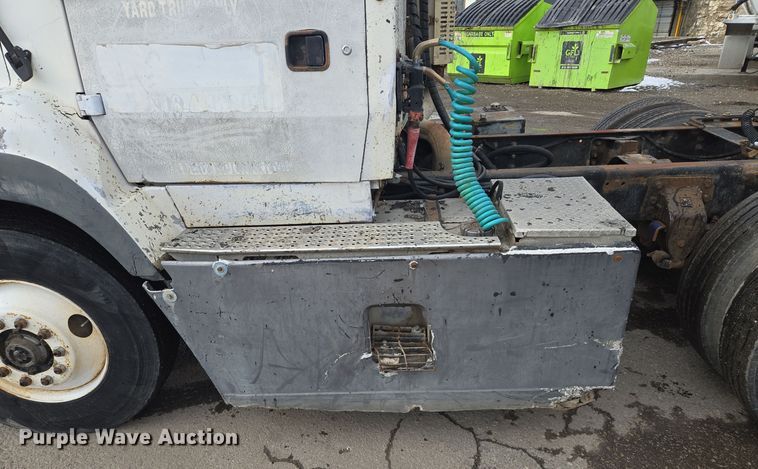 image for item EQ3697 1993 Ford Aeromax  L9000 semi truck