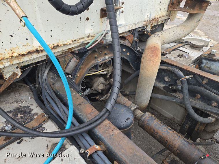 image for item EQ3697 1993 Ford Aeromax  L9000 semi truck