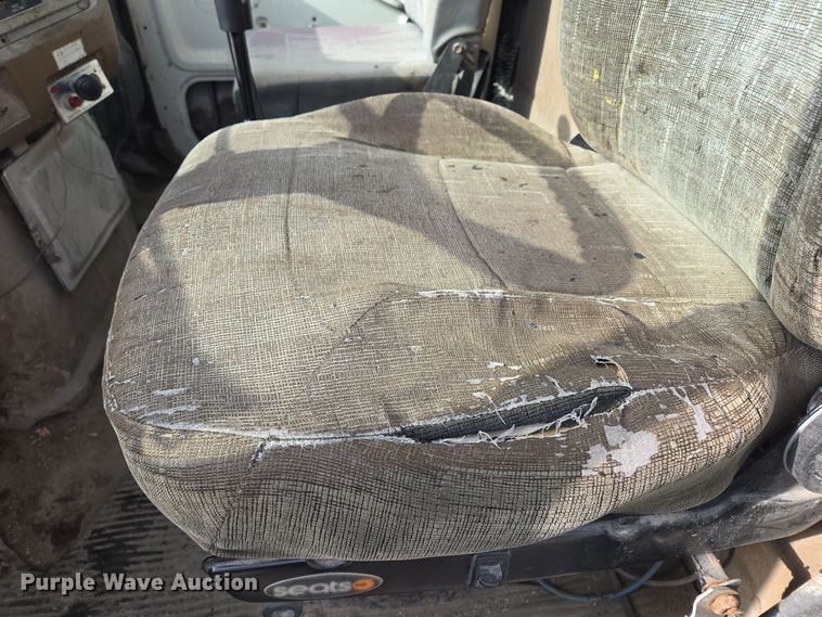 image for item EQ3697 1993 Ford Aeromax  L9000 semi truck