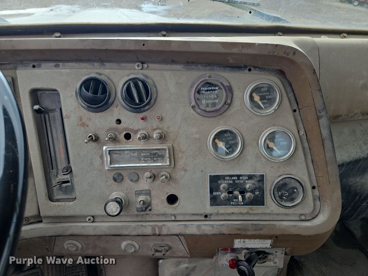 image for item EQ3697 1993 Ford Aeromax  L9000 semi truck