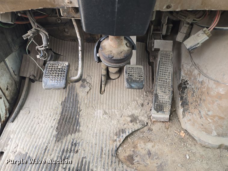 image for item EQ3697 1993 Ford Aeromax  L9000 semi truck