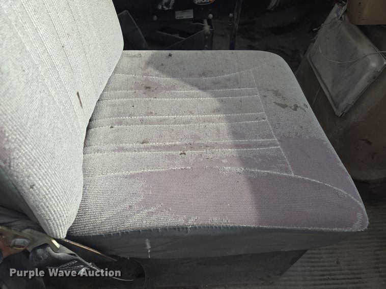 image for item EQ3697 1993 Ford Aeromax  L9000 semi truck