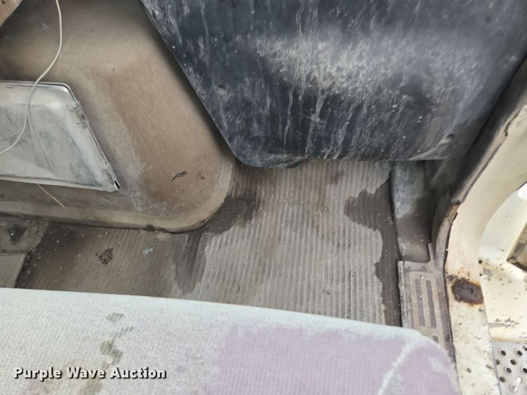 image for item EQ3697 1993 Ford Aeromax  L9000 semi truck