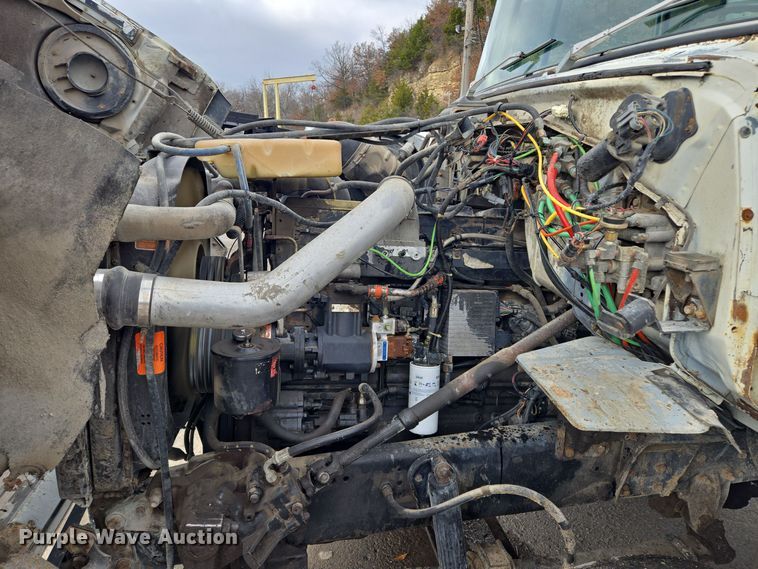 image for item EQ3697 1993 Ford Aeromax  L9000 semi truck