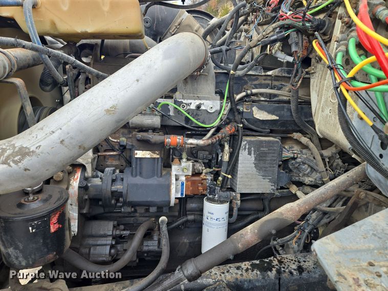 image for item EQ3697 1993 Ford Aeromax  L9000 semi truck