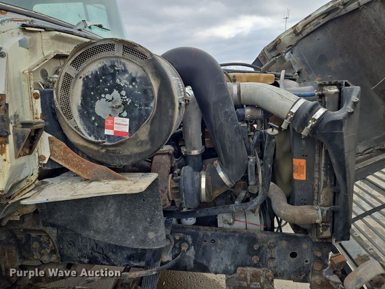 image for item EQ3697 1993 Ford Aeromax  L9000 semi truck