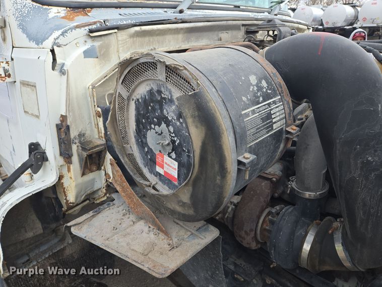 image for item EQ3697 1993 Ford Aeromax  L9000 semi truck