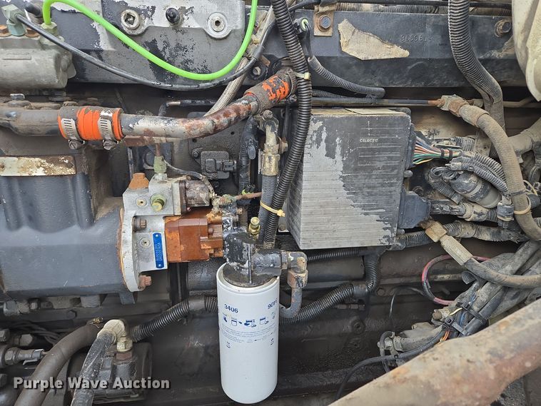 image for item EQ3697 1993 Ford Aeromax  L9000 semi truck