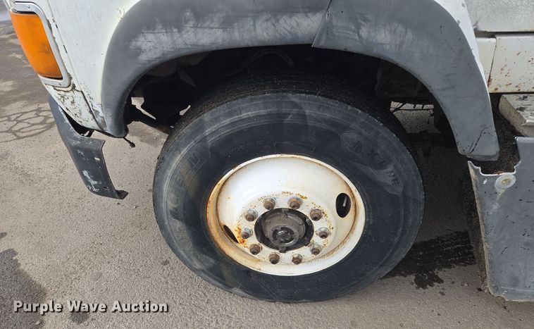 image for item EQ3697 1993 Ford Aeromax  L9000 semi truck