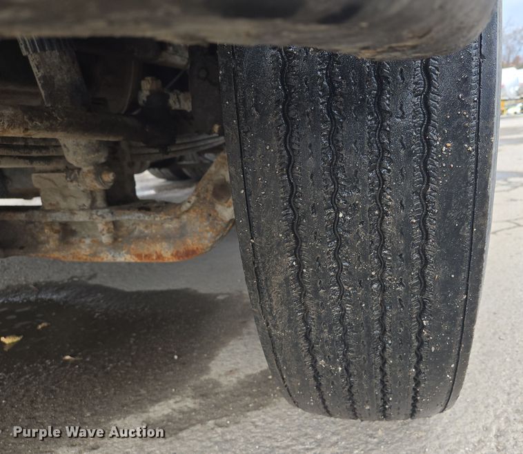 image for item EQ3697 1993 Ford Aeromax  L9000 semi truck