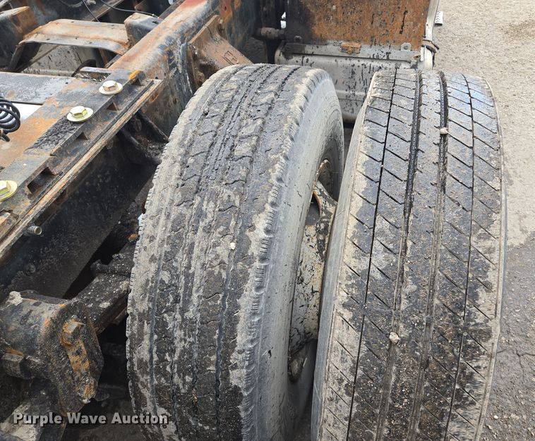 image for item EQ3697 1993 Ford Aeromax  L9000 semi truck