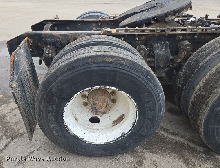 image for item EQ3697 1993 Ford Aeromax  L9000 semi truck