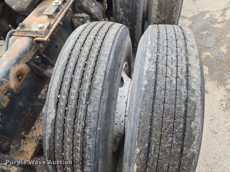 image for item EQ3697 1993 Ford Aeromax  L9000 semi truck