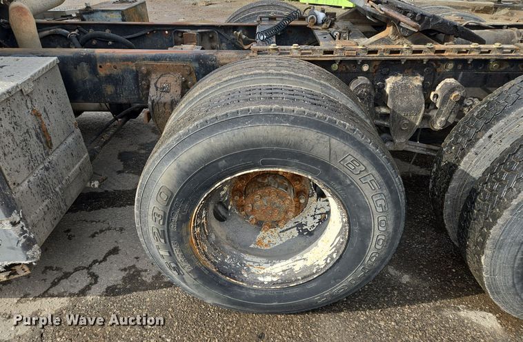 image for item EQ3697 1993 Ford Aeromax  L9000 semi truck