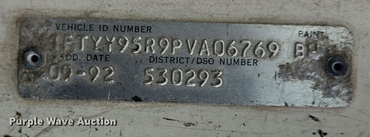 image for item EQ3697 1993 Ford Aeromax  L9000 semi truck