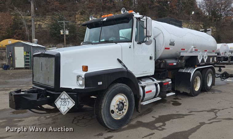 image for item EQ3698 1994 White GMC WG oil distributor truck