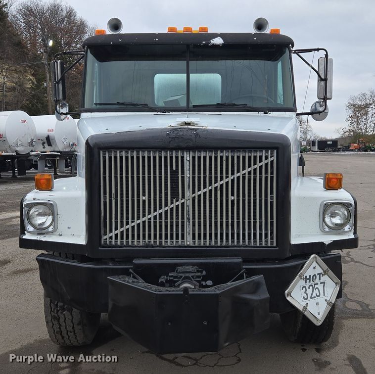 image for item EQ3698 1994 White GMC WG oil distributor truck