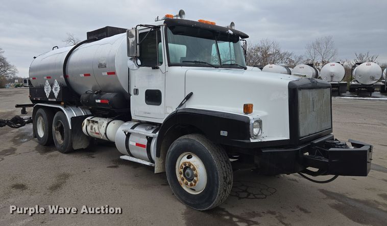 image for item EQ3698 1994 White GMC WG oil distributor truck