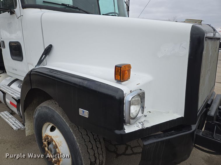 image for item EQ3698 1994 White GMC WG oil distributor truck