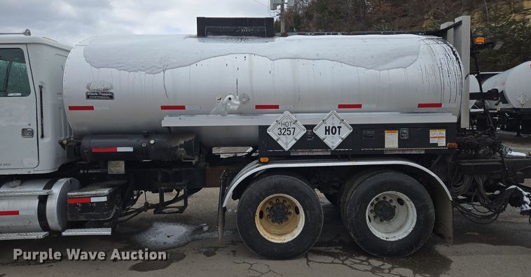 image for item EQ3698 1994 White GMC WG oil distributor truck