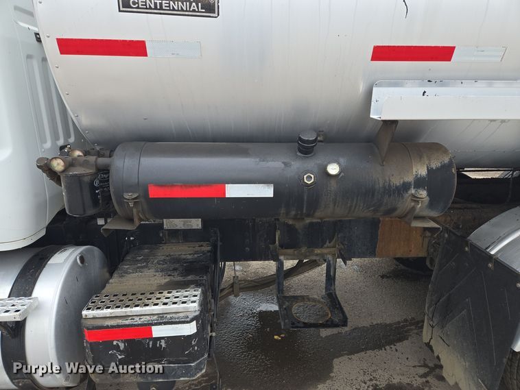 image for item EQ3698 1994 White GMC WG oil distributor truck