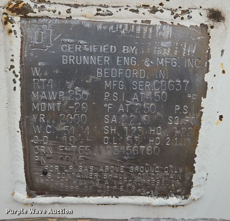 image for item EQ3698 1994 White GMC WG oil distributor truck