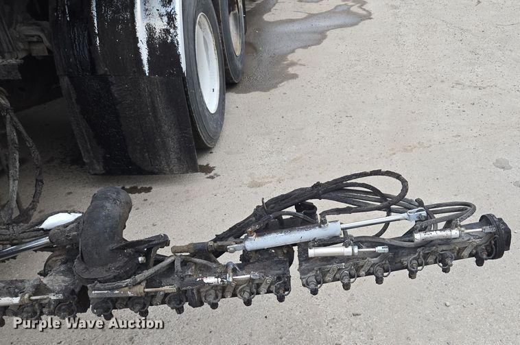 image for item EQ3698 1994 White GMC WG oil distributor truck