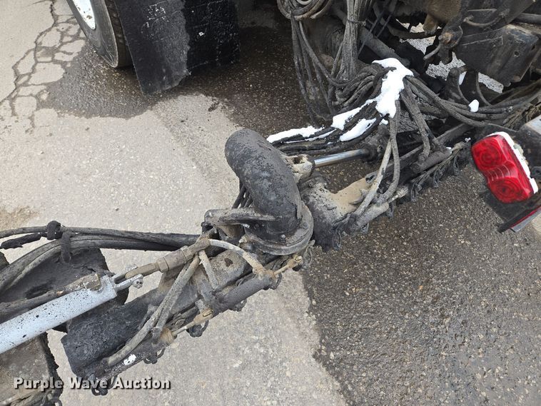 image for item EQ3698 1994 White GMC WG oil distributor truck