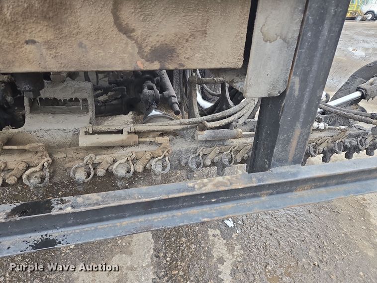 image for item EQ3698 1994 White GMC WG oil distributor truck