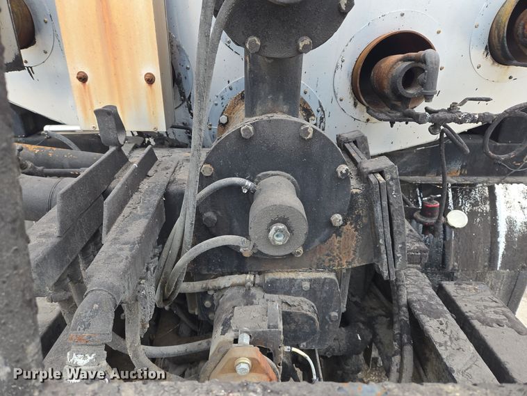 image for item EQ3698 1994 White GMC WG oil distributor truck